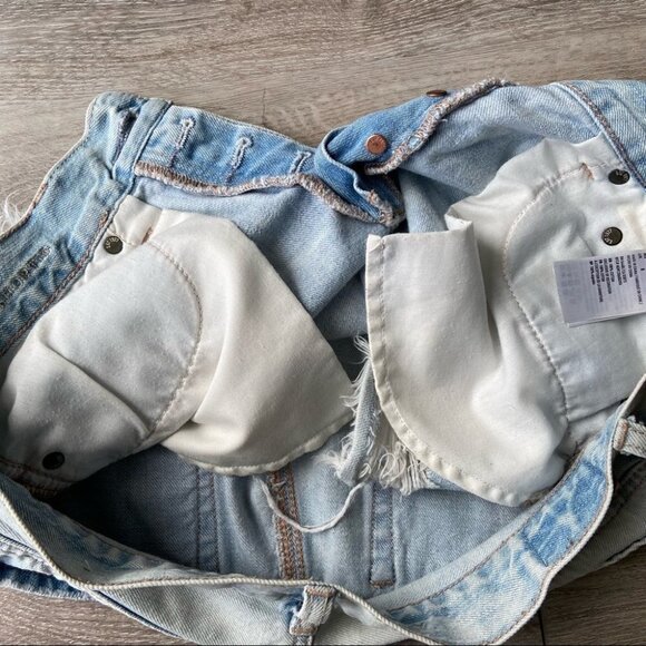 American Eagle  Outfitters Light Wash Distressed Tomgirl Shortie - Picture 14 of 16